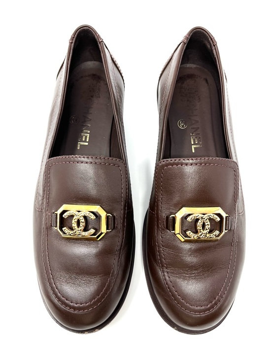 CHANEL Shoes - Chanel 2023 Brown Leather Gold Interlocking CC Logo Loafers Flats Shoes 37.5